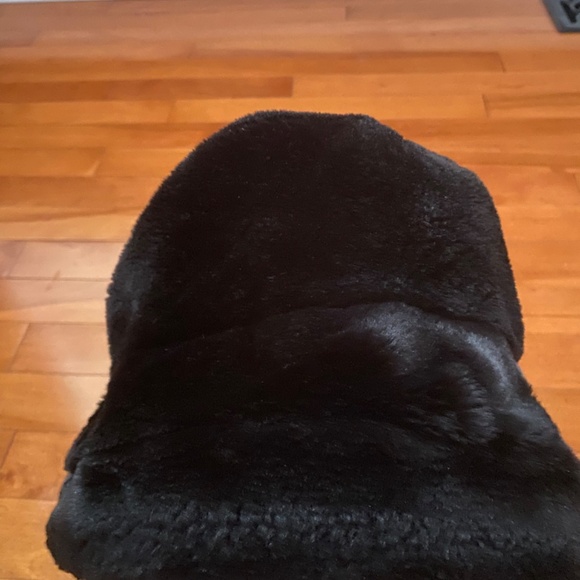Black Faux Fur hat - Picture 3 of 4